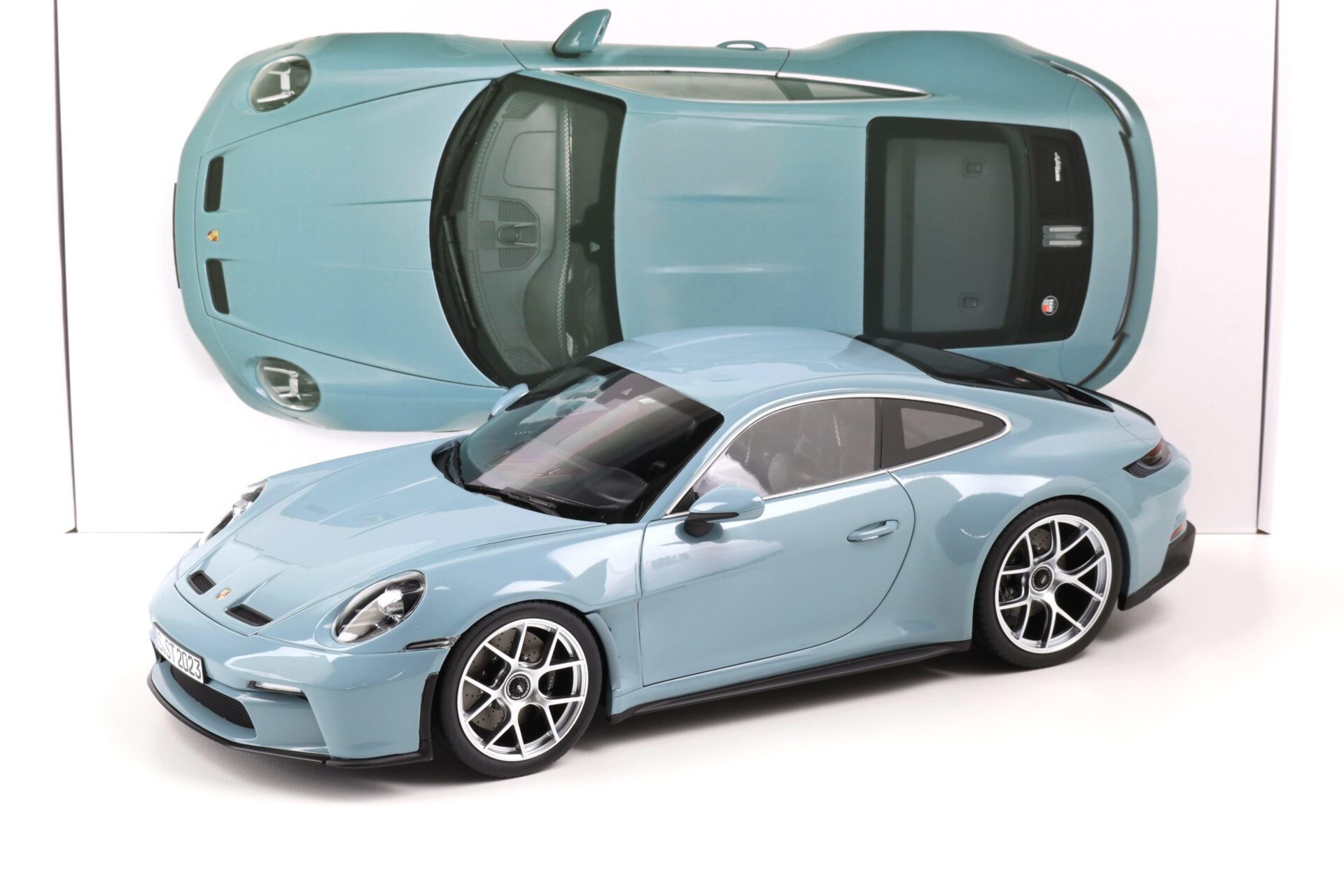 1:12 Norev Porsche 911 992 S/T Coupe 2023 Meissen blue 127550
