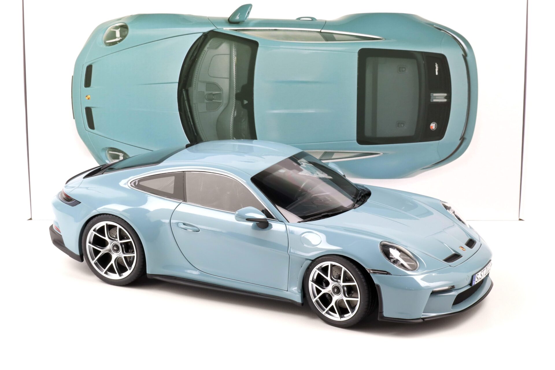 1:12 Norev Porsche 911 992 S/T Coupe 2023 Meissen blue 127550