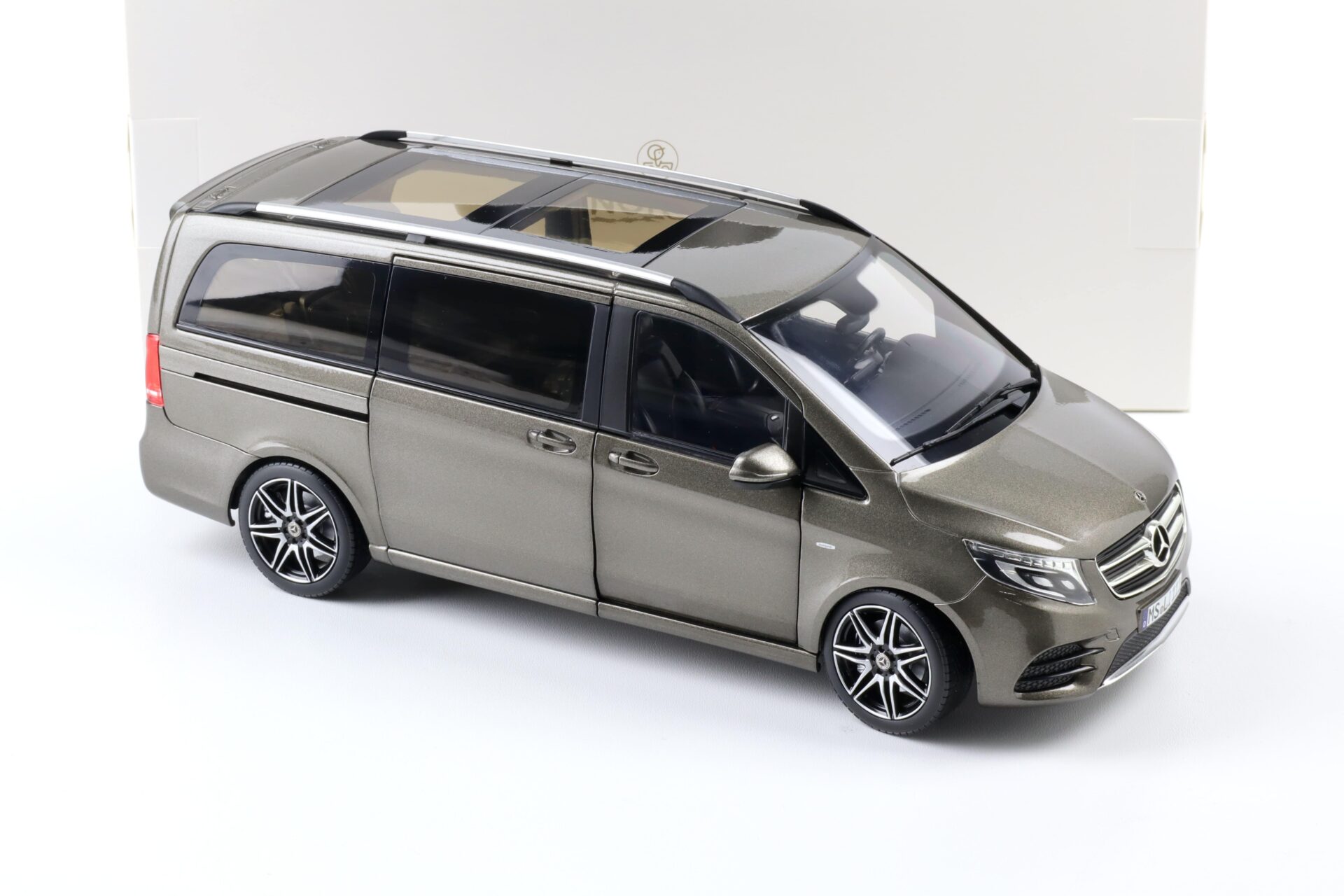 1:18 Norev Mercedes V-Klasse V-Class AMG-Line VAN 2018 Indium grey 183873