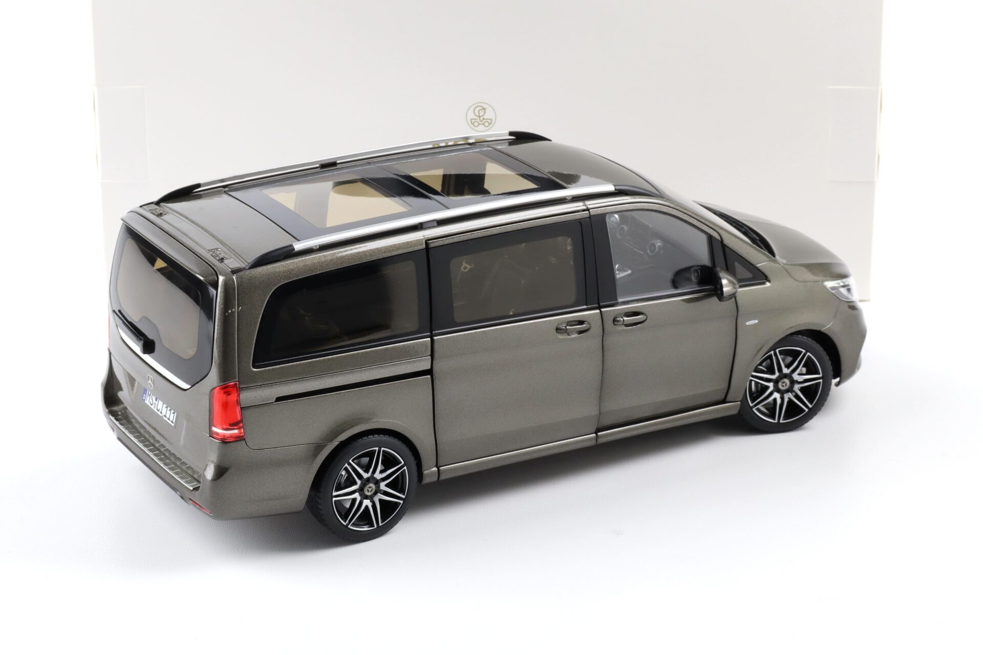 1:18 Norev Mercedes V-Klasse V-Class AMG-Line VAN 2018 Indium grey 183873