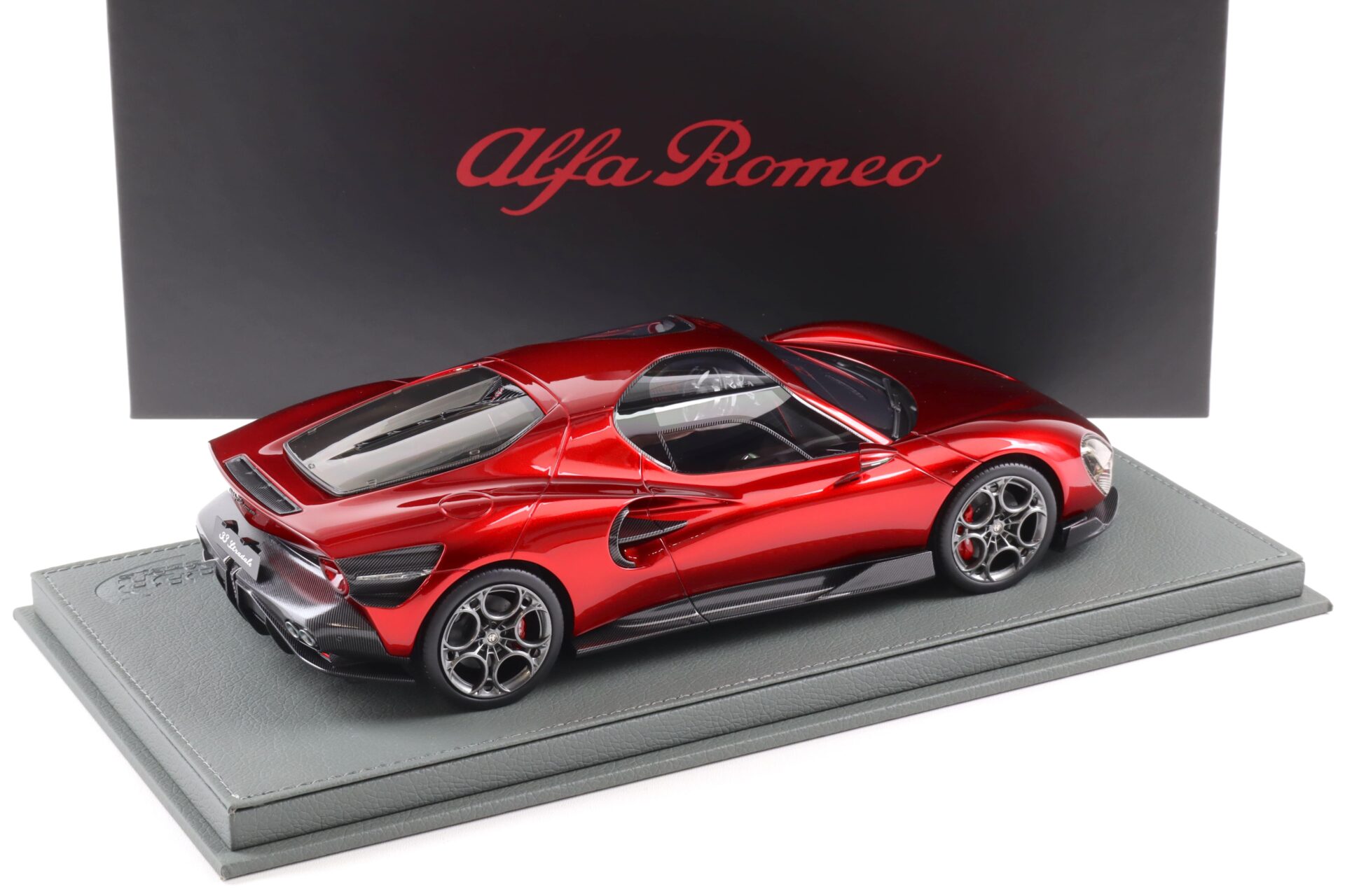1:18 BBR Alfa Romeo 33 Stradale Rosso Villa dÂ´Este red metallic - Limited 333 pcs.