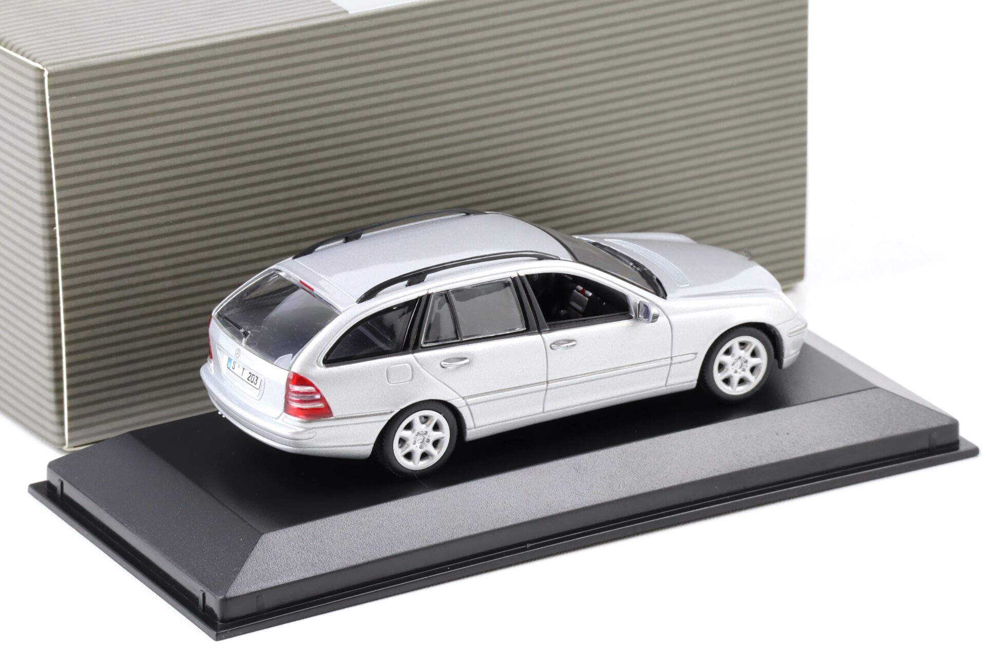 1:43 Minichamps Mercedes C-Klasse T-Modell S203 silver metallic DEALER VERSION