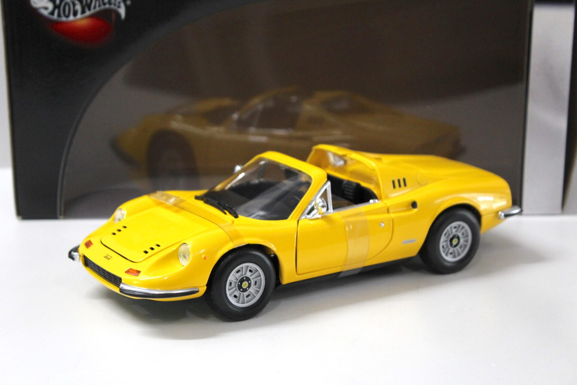 ID 34478 orig.jpg 1:18 Hot Wheels Ferrari Dino 246 GTS yellow