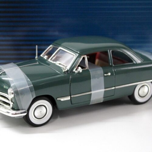 1:18 Solido Mira Ford 1949 Coupe dark green