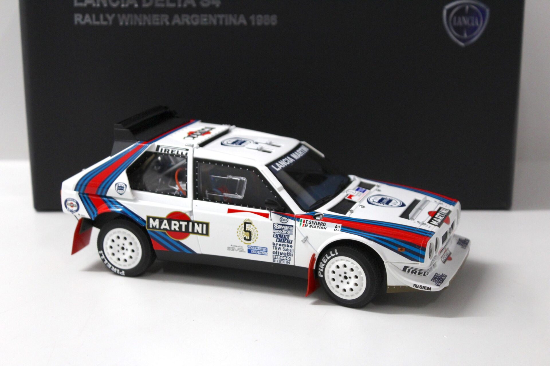 1:18 AUTOart Lancia Delta S4 "Martini" Rally #5 Winner Argentina 1986