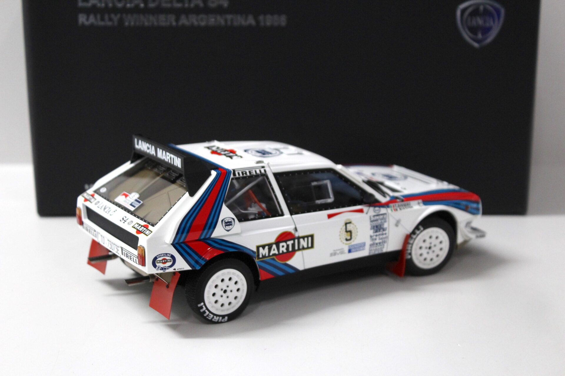 1:18 AUTOart Lancia Delta S4 "Martini" Rally #5 Winner Argentina 1986