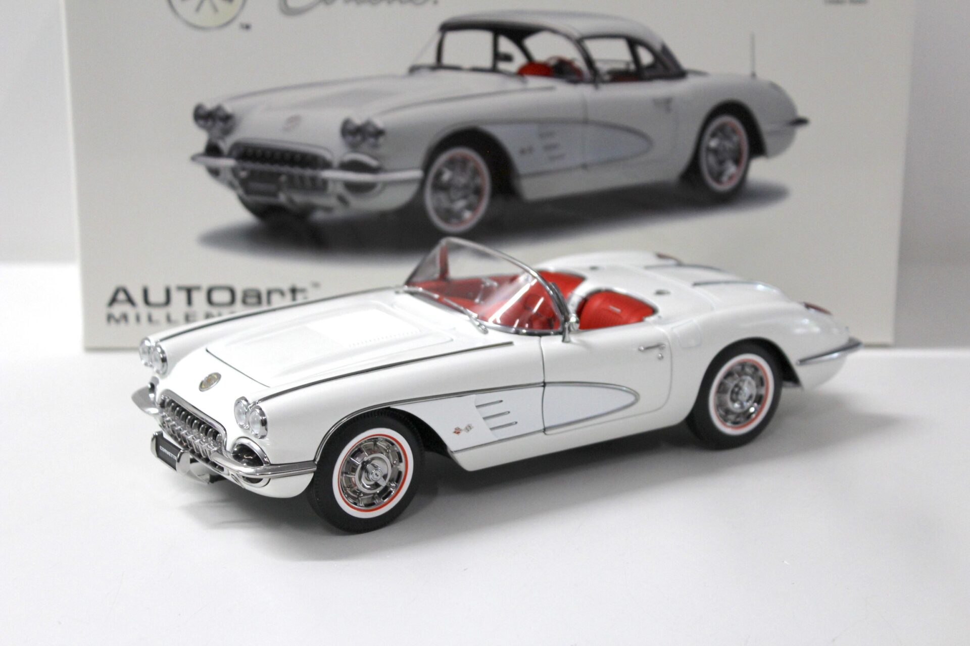 ID 34534 orig.jpg 1:18 AUTOart Chevrolet Corvette C1 Snowcrest white 1958