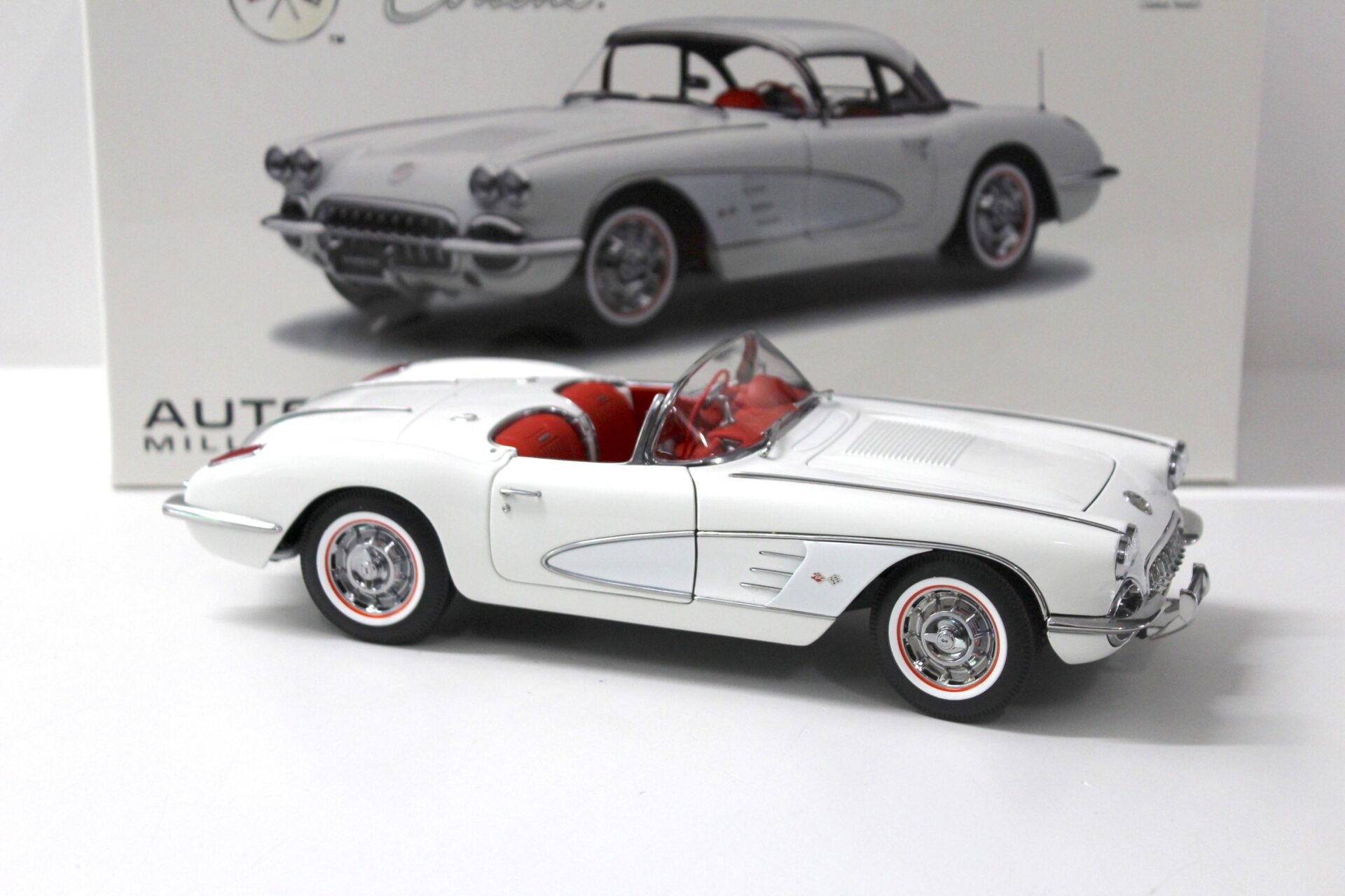 1:18 AUTOart Chevrolet Corvette C1 Snowcrest white 1958