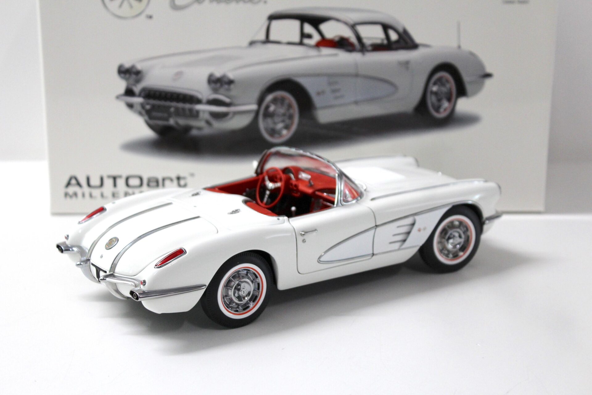 1:18 AUTOart Chevrolet Corvette C1 Snowcrest white 1958