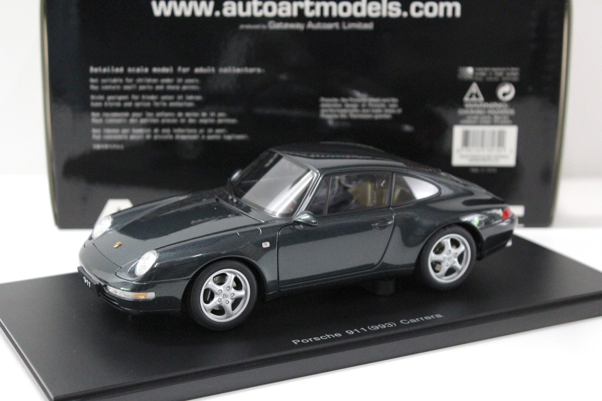ID 34546 orig.jpg 1:18 AUTOart Porsche 911 (993) Carrera Coupe 1995 green metallic