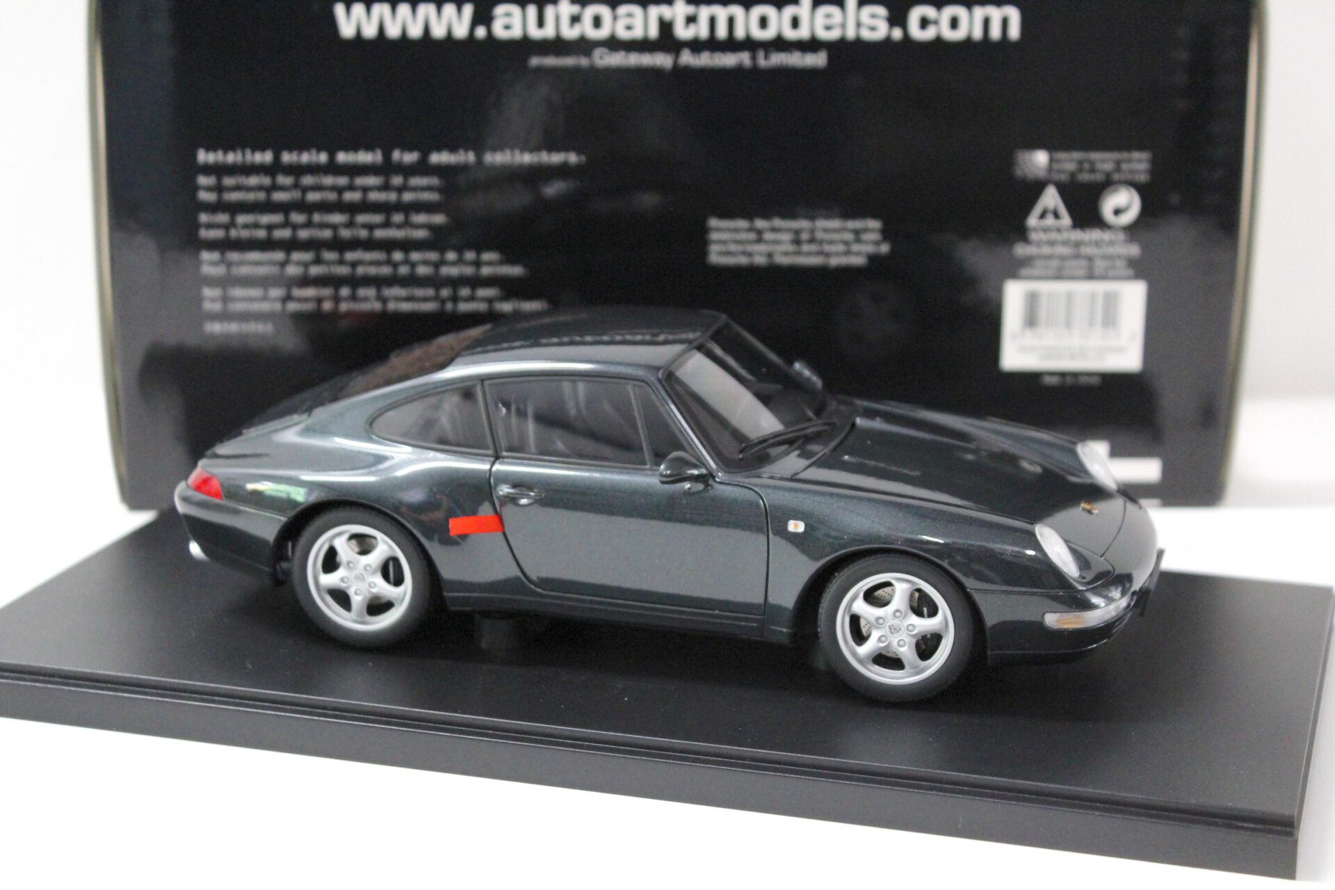 1:18 AUTOart Porsche 911 (993) Carrera Coupe 1995 green metallic