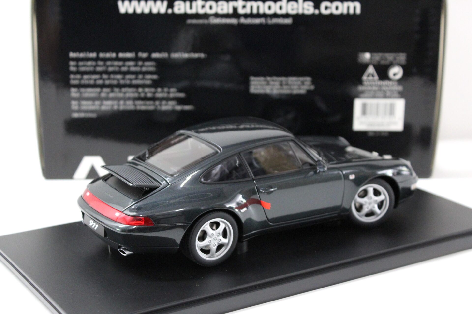 1:18 AUTOart Porsche 911 (993) Carrera Coupe 1995 green metallic