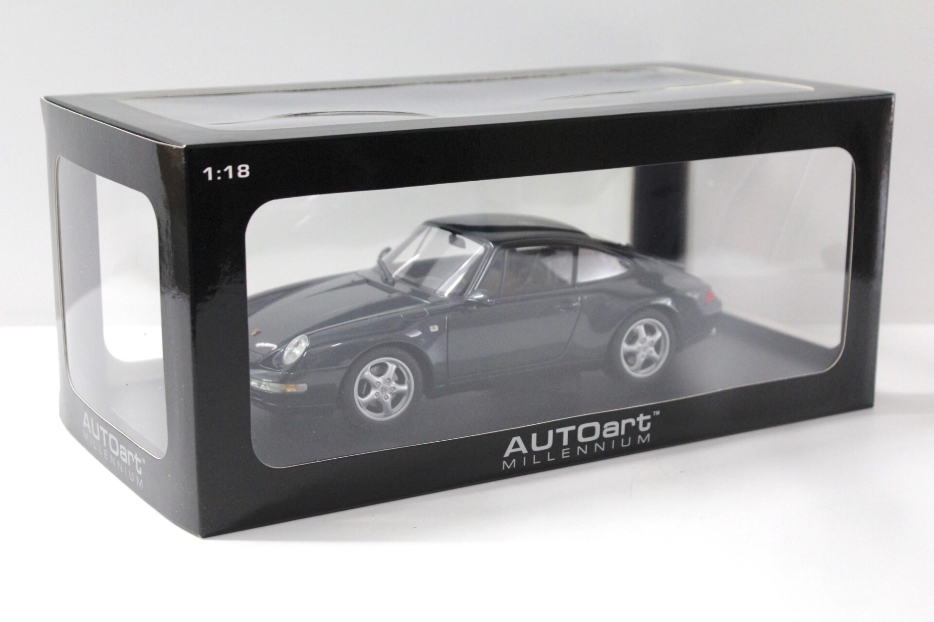 1:18 AUTOart Porsche 911 (993) Carrera Coupe 1995 green metallic