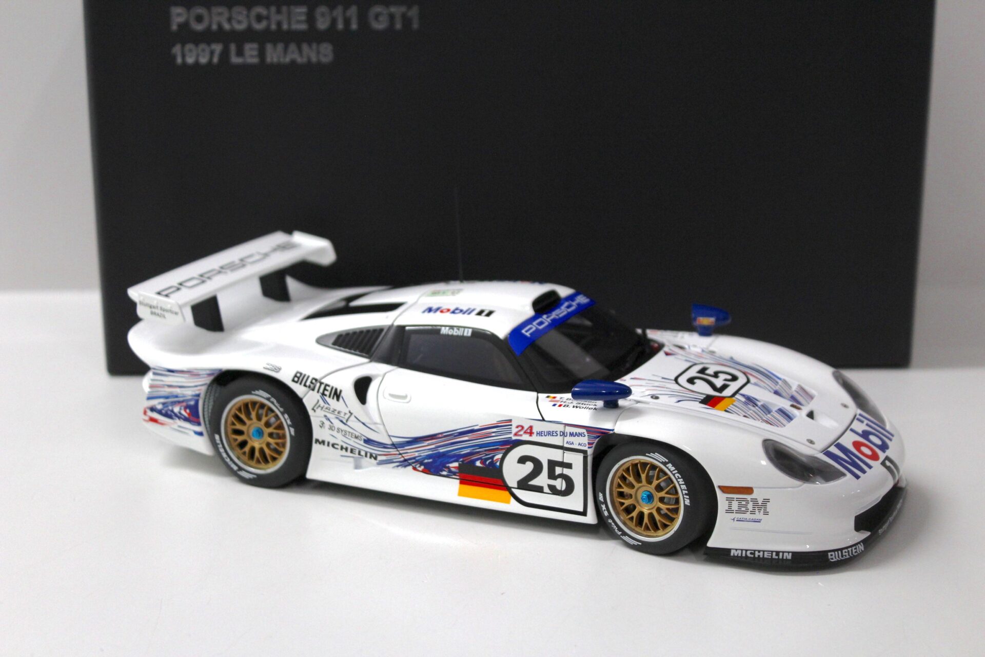 1:18 AUTOart Porsche 911 (996) GT1 Le Mans 24h 1997 Stuck/ Wollek #25
