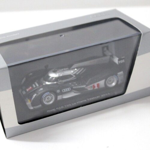 1:43 Spark Audi R18 TDI Le Mans Testcar 2011 DEALER VERSION - Image 4