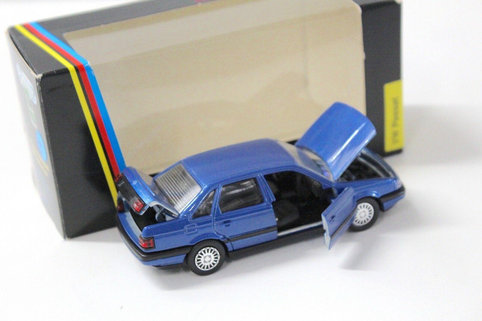 1:43 Schabak VW Passat Limousine blue