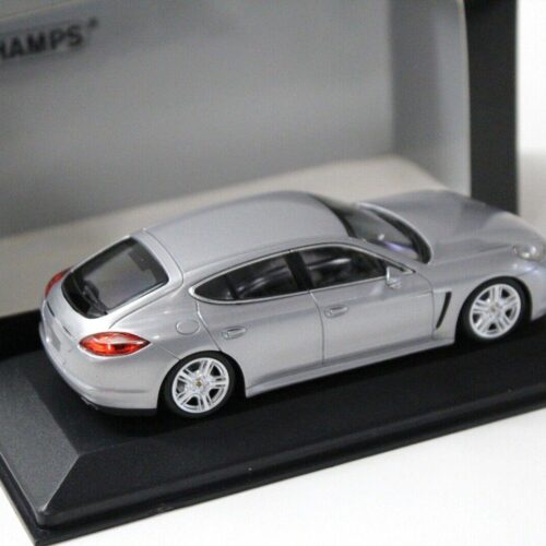 1:43 Minichamps Porsche Panamera S Hybrid silver