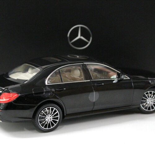1:18 iScale Mercedes E-Klasse Limousine AMG Line black DEALER VERSION