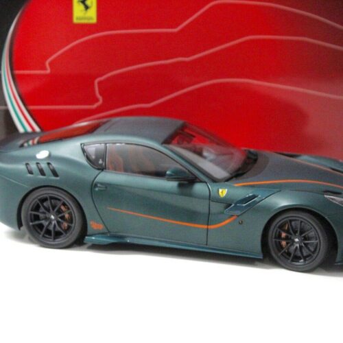 1:18 BBR Ferrari F12 TDF verde opaco FULL OPENING