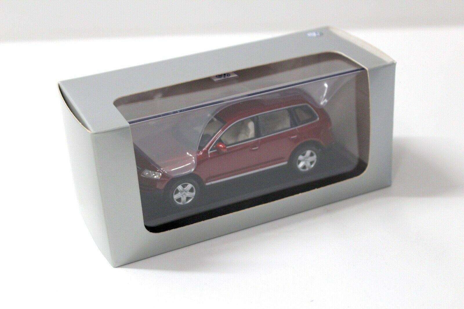1:43 Minichamps VW Touareg dark red DEALER VERSION