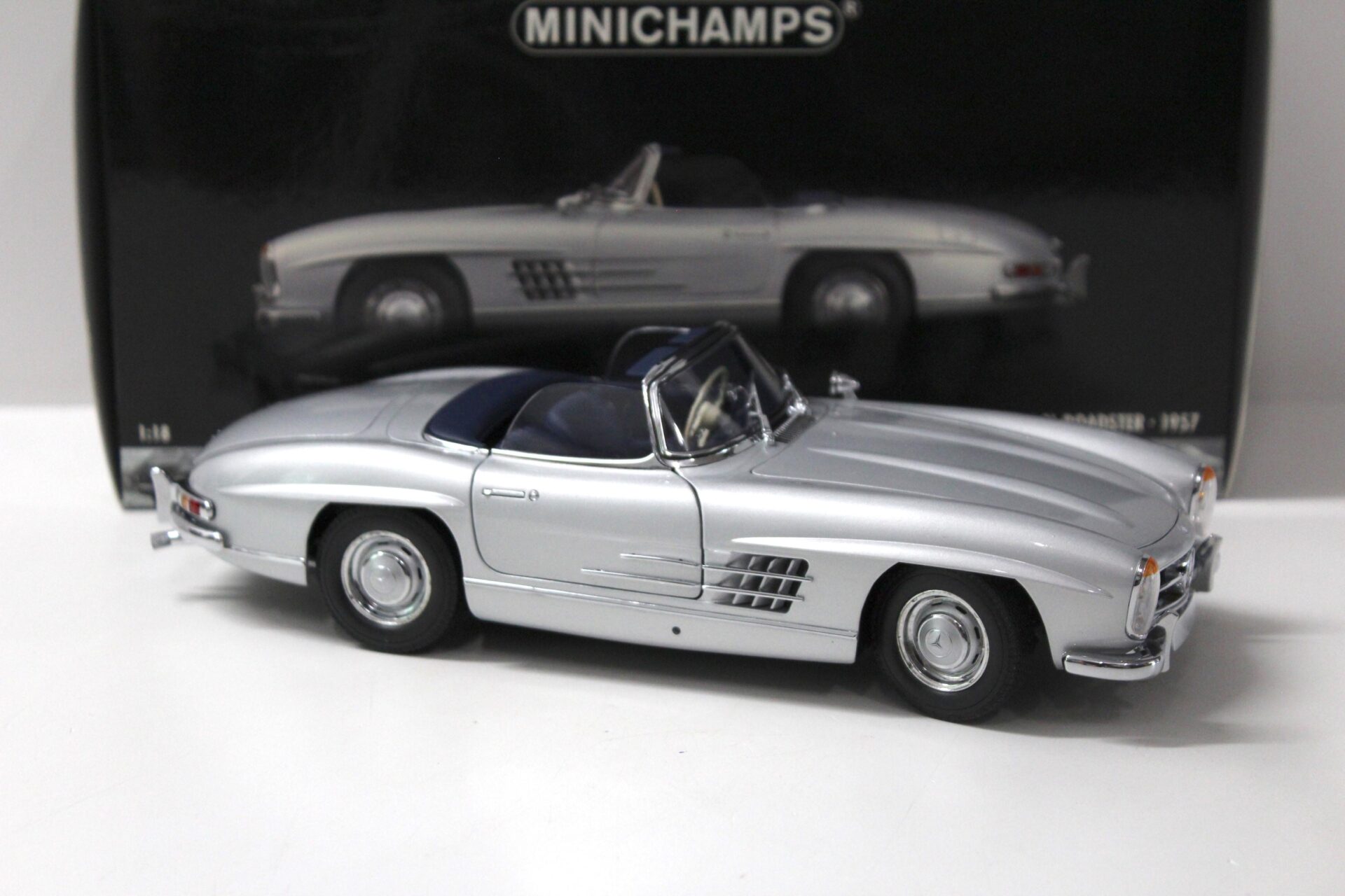 1:18 Minichamps Mercedes 300SL Roadster 1957 silver