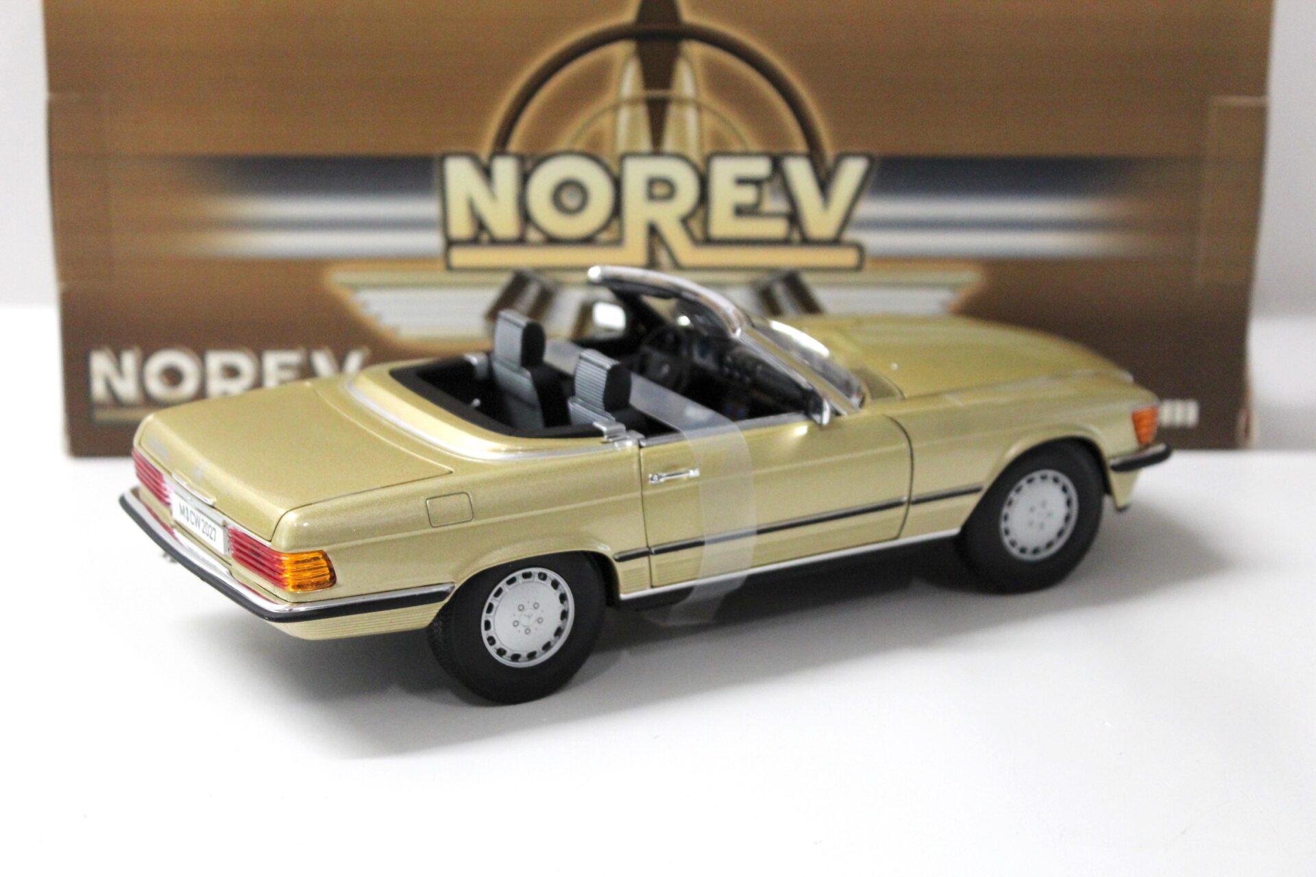 1:18 Norev Mercedes 300SL Cabriolet W107 gold metallic