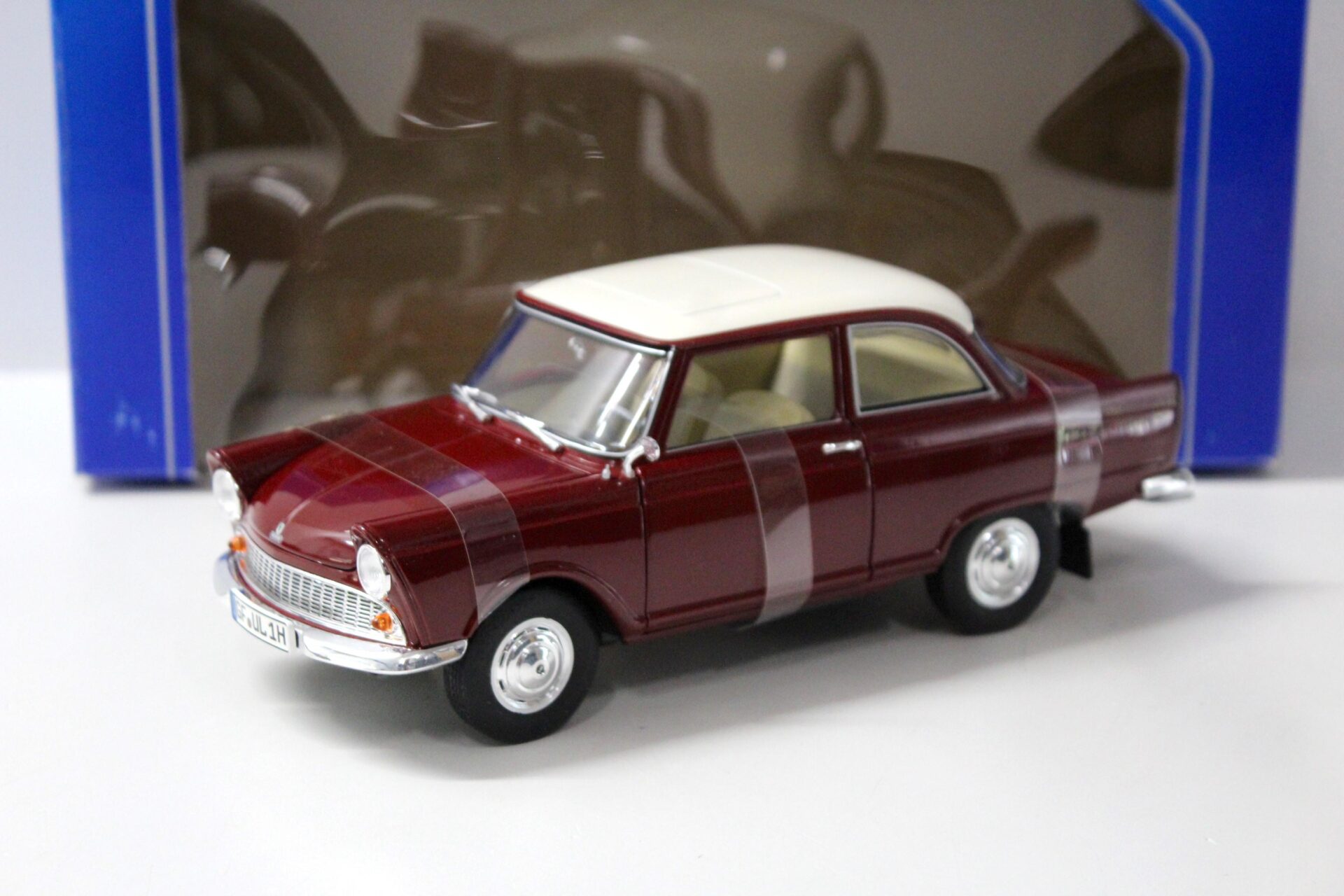 1:18 Revell DKW Junior dark red/ white roof