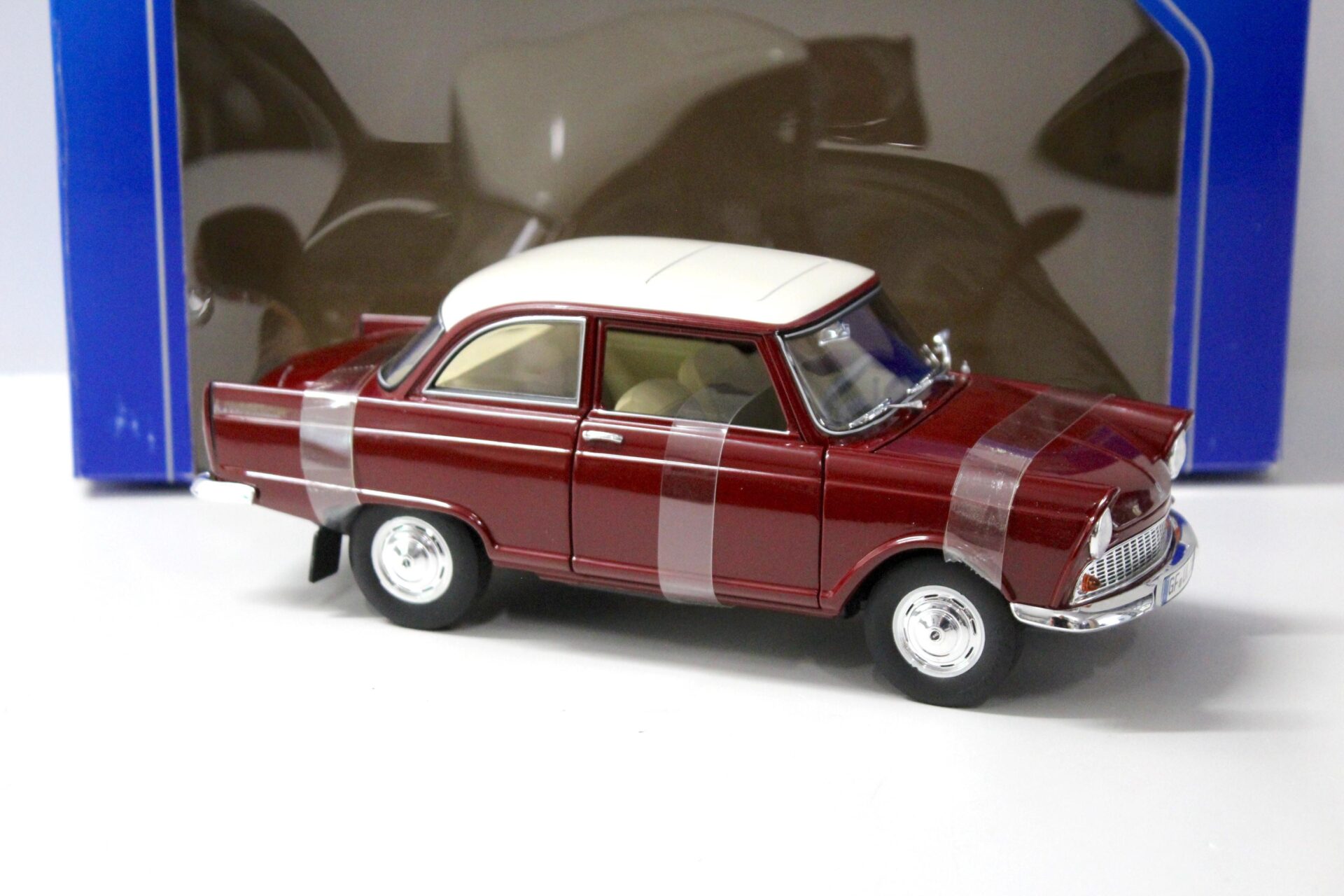 1:18 Revell DKW Junior dark red/ white roof