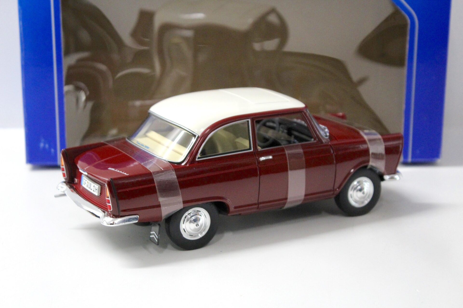 1:18 Revell DKW Junior dark red/ white roof