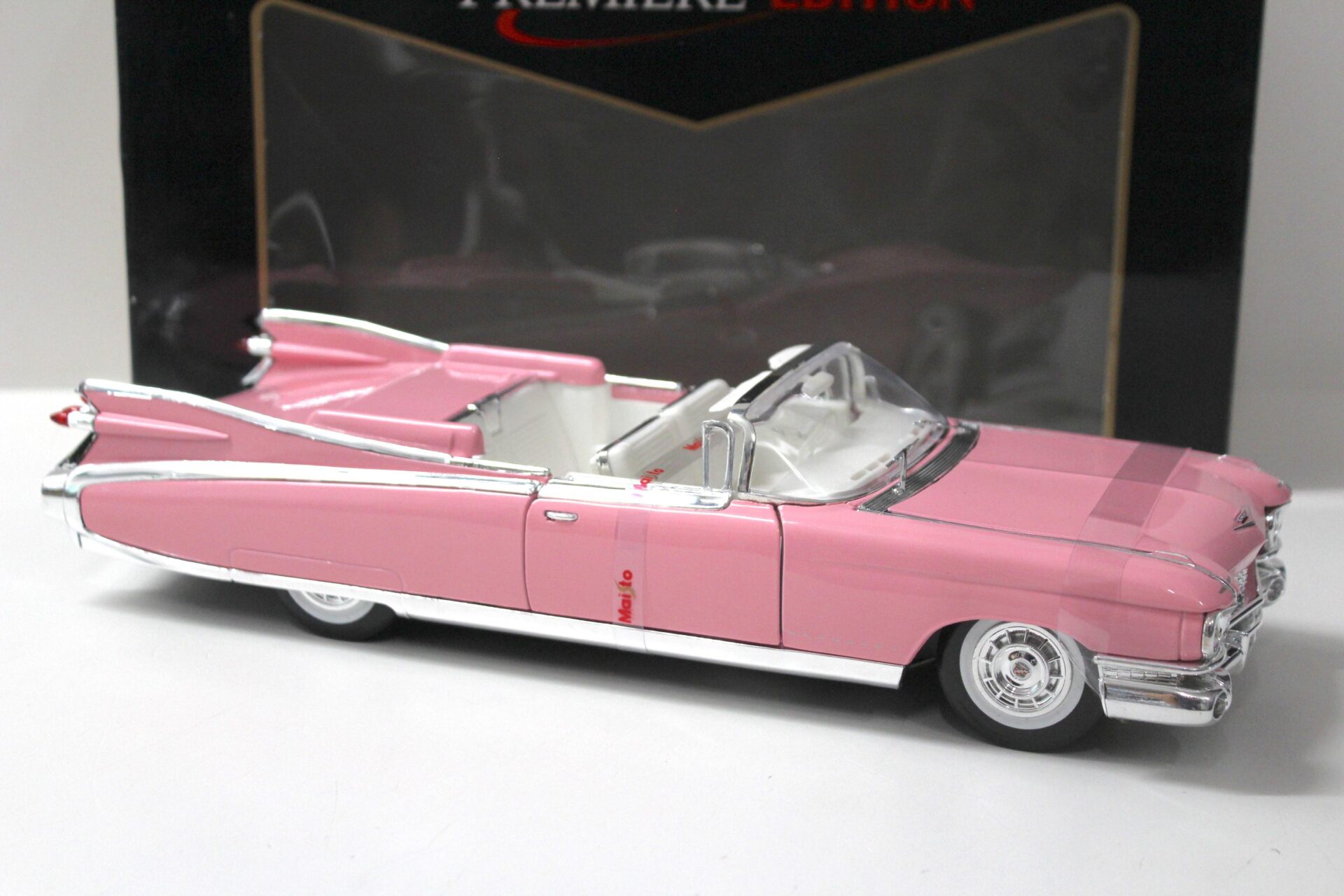 1:18 Maisto Cadillac Eldorado Biarritz 1959 Convertible pink/ rosa