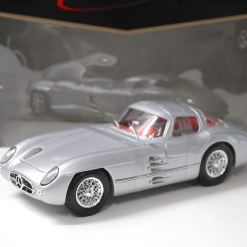 1:18 Maisto Mercedes 300SLR Uhlenhaut Coupe silver
