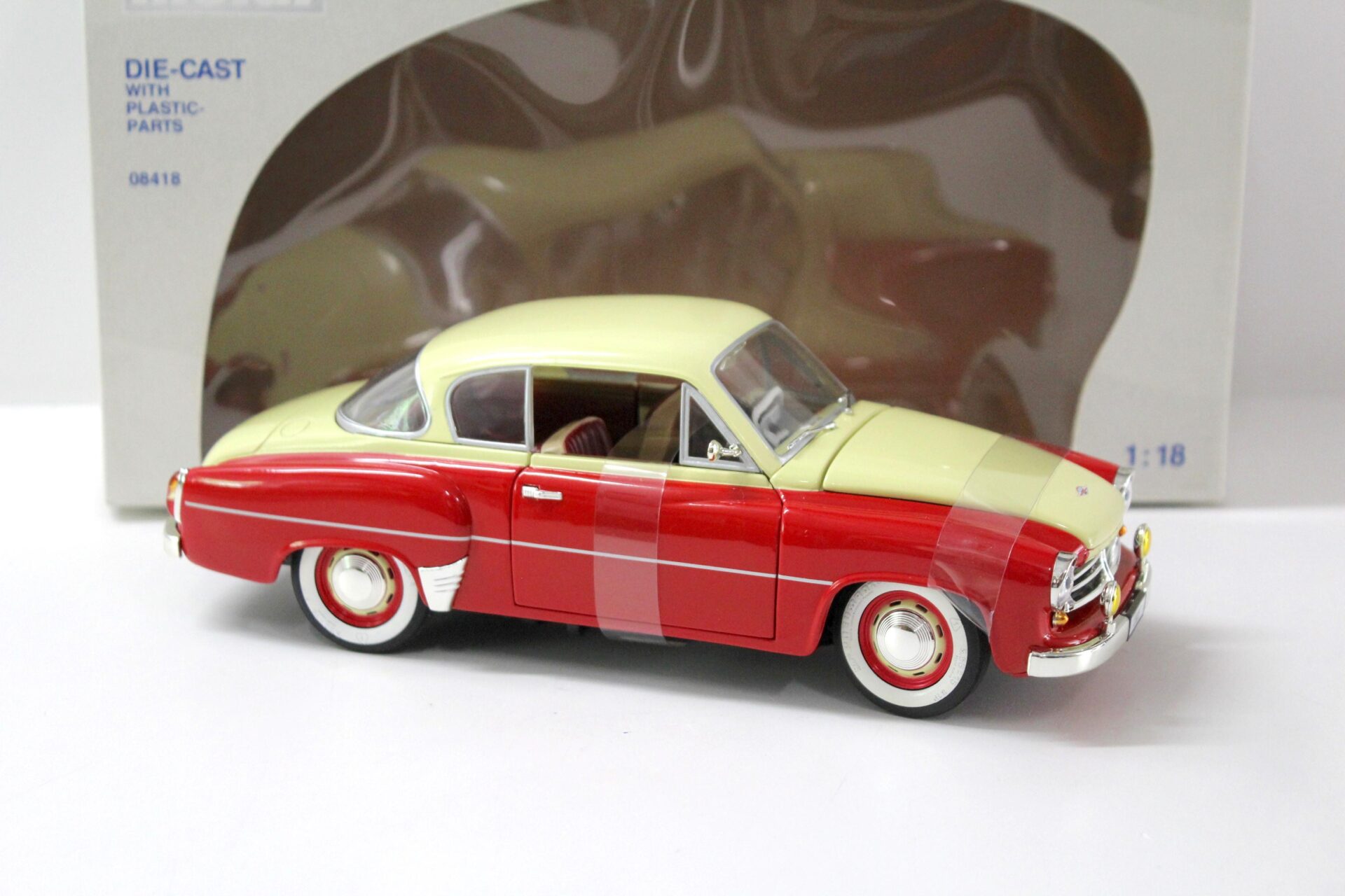 1:18 Revell Wartburg 311 Coupe red/ beige