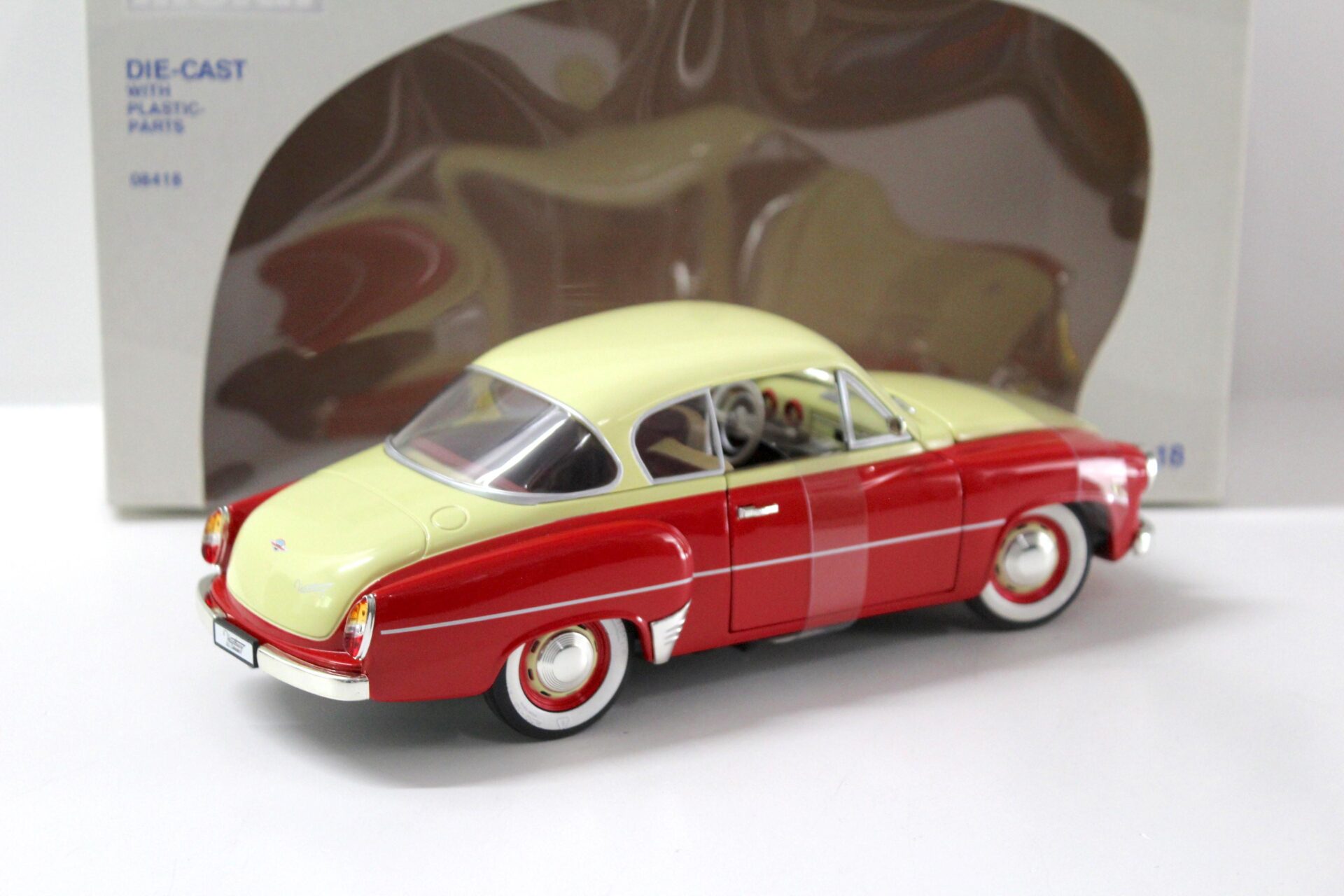 1:18 Revell Wartburg 311 Coupe red/ beige