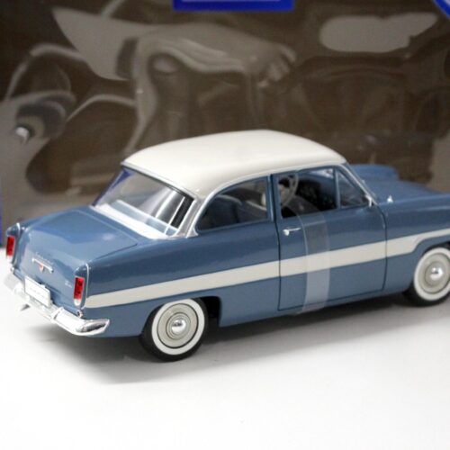 1:18 Revell Ford 12M "Streifen-Taunus" blue/ white