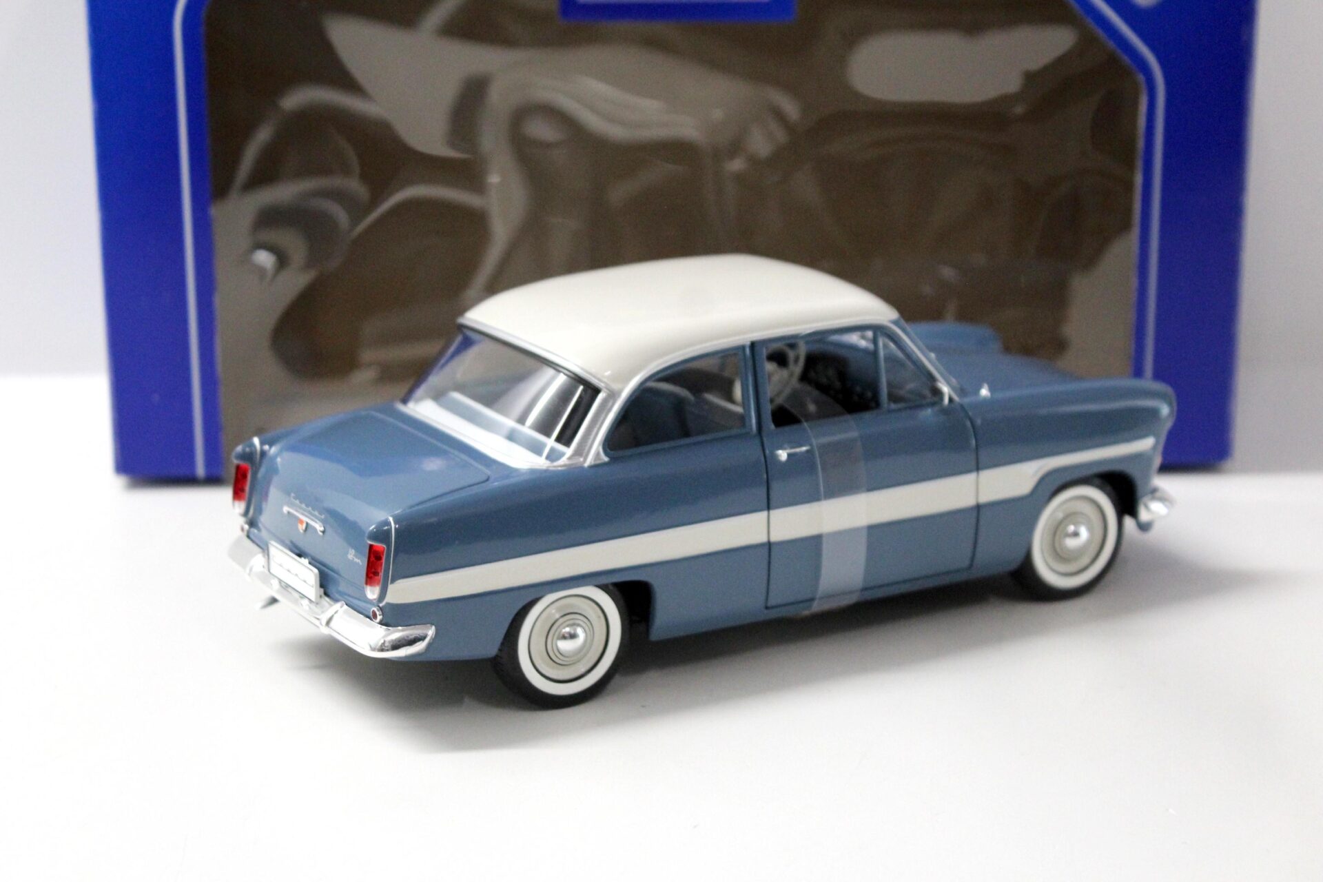 1:18 Revell Ford 12M "Streifen-Taunus" blue/ white