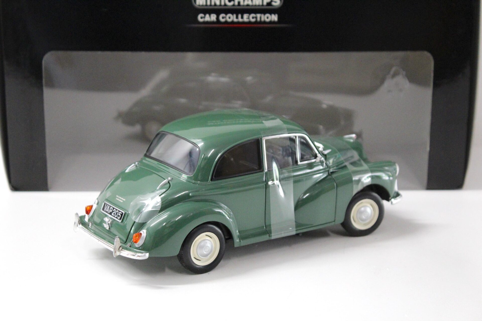 1:18 Minichamps Morris Minor green