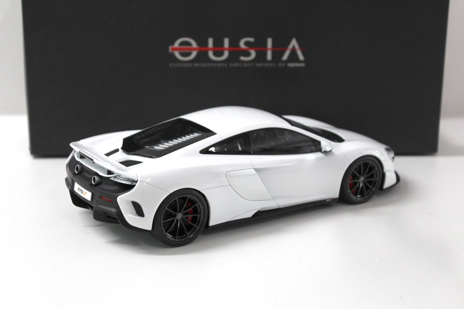 1:18 Kyosho 2015 Mclaren 675LT Coupe silica white *Diecast Ousia Series*
