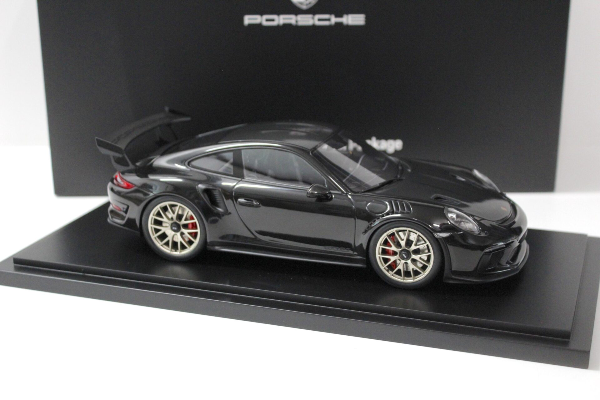 1:18 Spark Porsche 911 (991) GT3 RS Weissach Package black DEALER