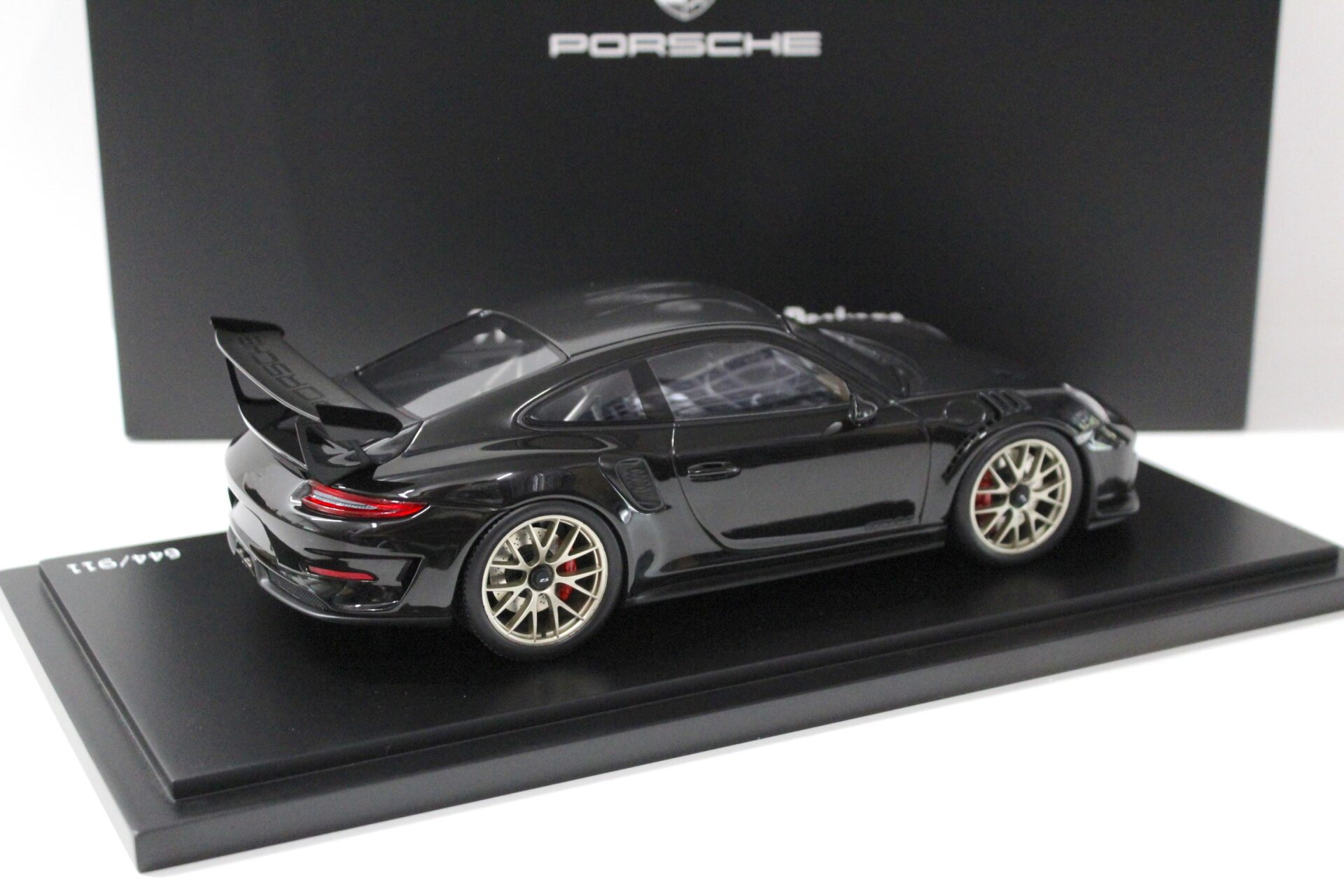 1:18 Spark Porsche 911 (991) GT3 RS Weissach Package black DEALER