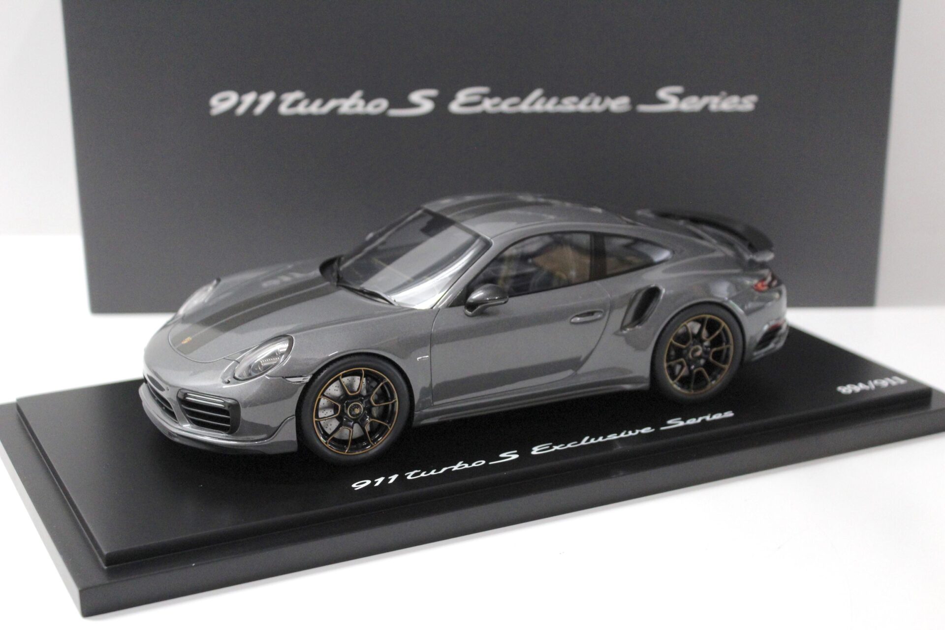 ID 43475 orig.jpg 1:18 Spark Porsche 911 (991) Turbo S Exclusive Series agate grey DEALER VERSION
