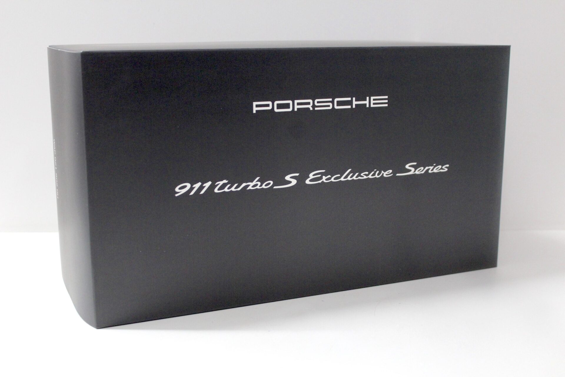 1:18 Spark Porsche 911 (991) Turbo S Exclusive Series agate grey DEALER VERSION