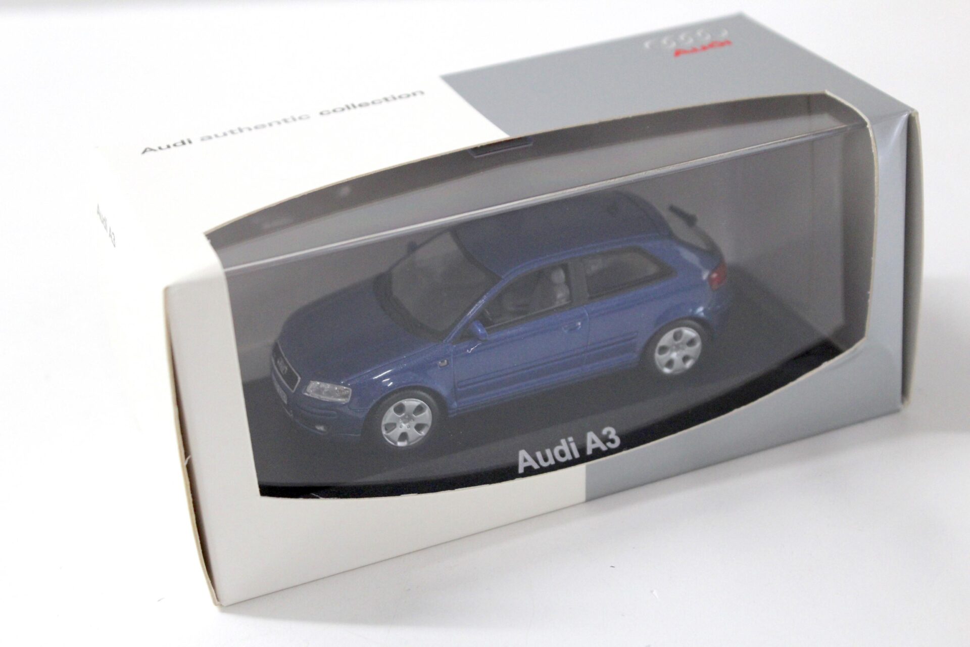 1:43 Minichamps Audi A3 8P 3-Türer blue DEALER