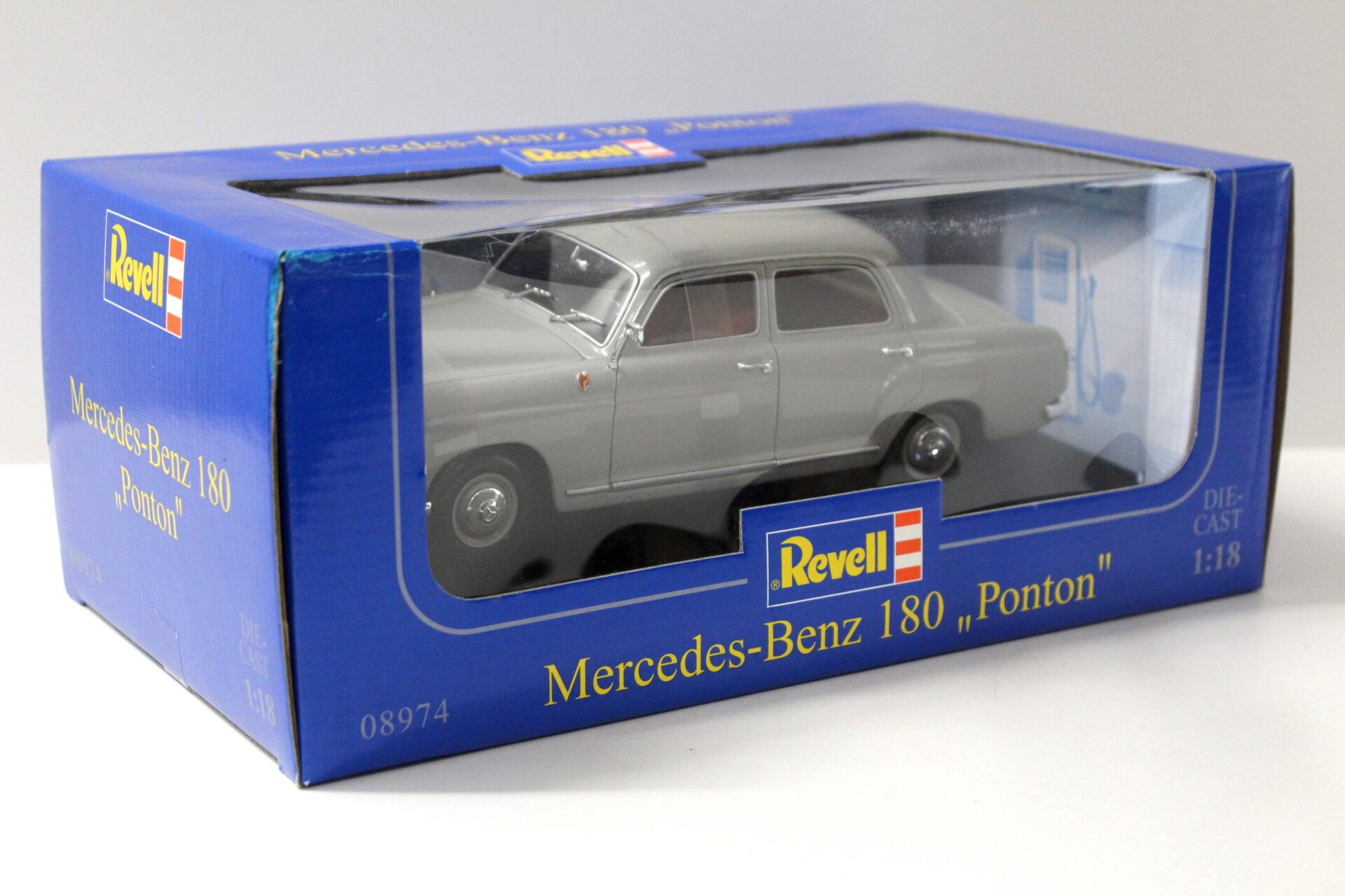 1:18 Revell Mercedes 180 "Ponton" grey