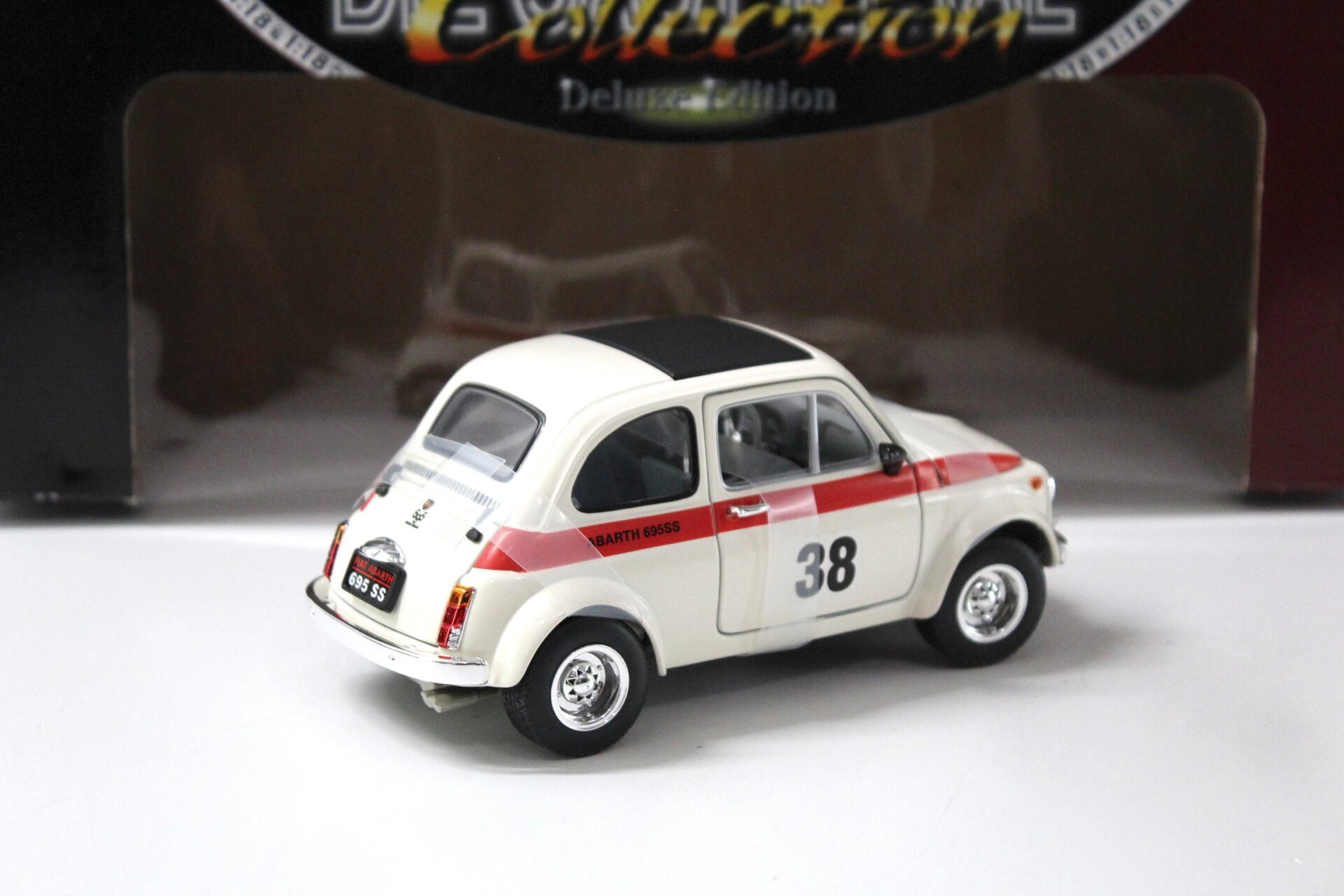 1:18 Road Signature Fiat 1963 Abarth 695SS white