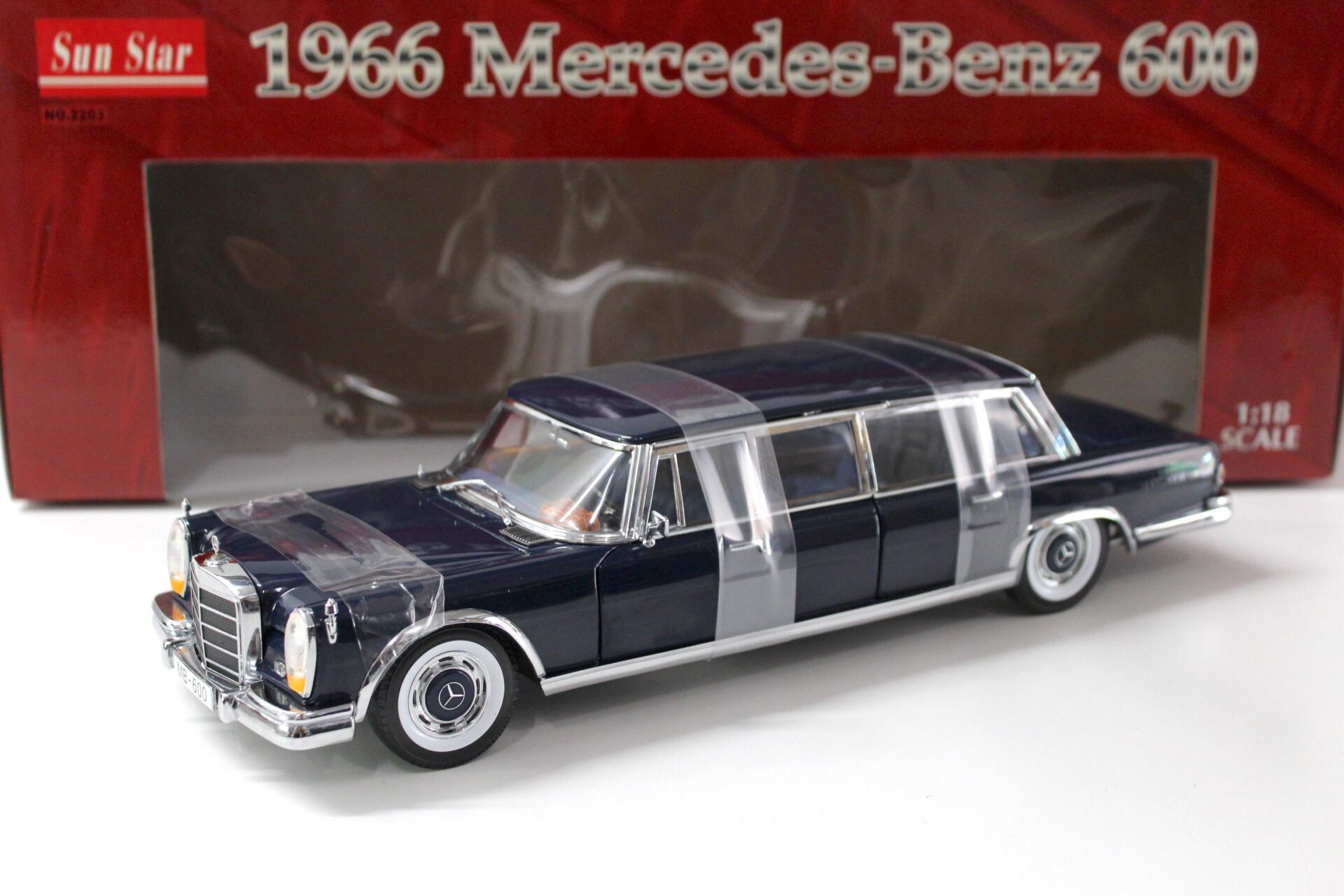 1:18 Sun Star Mercedes 600 Pullman dark blue 1966