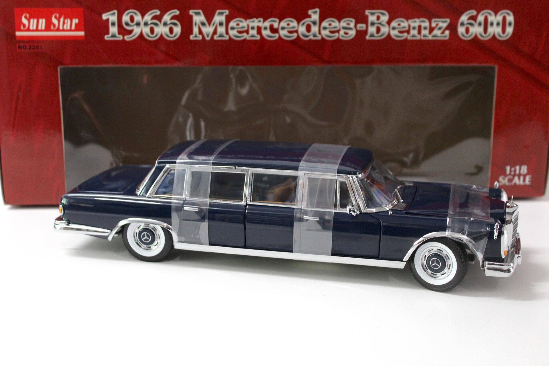 1:18 Sun Star Mercedes 600 Pullman dark blue 1966