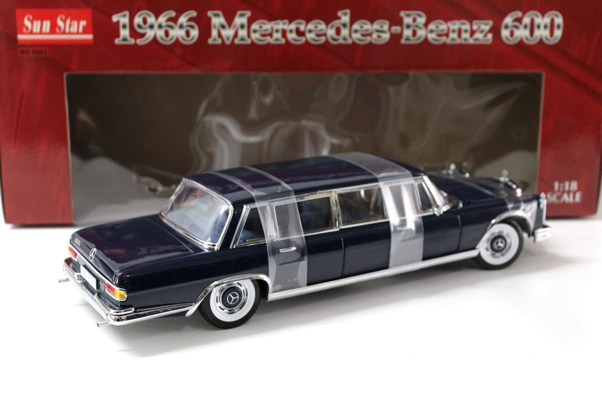 1:18 Sun Star Mercedes 600 Pullman dark blue 1966