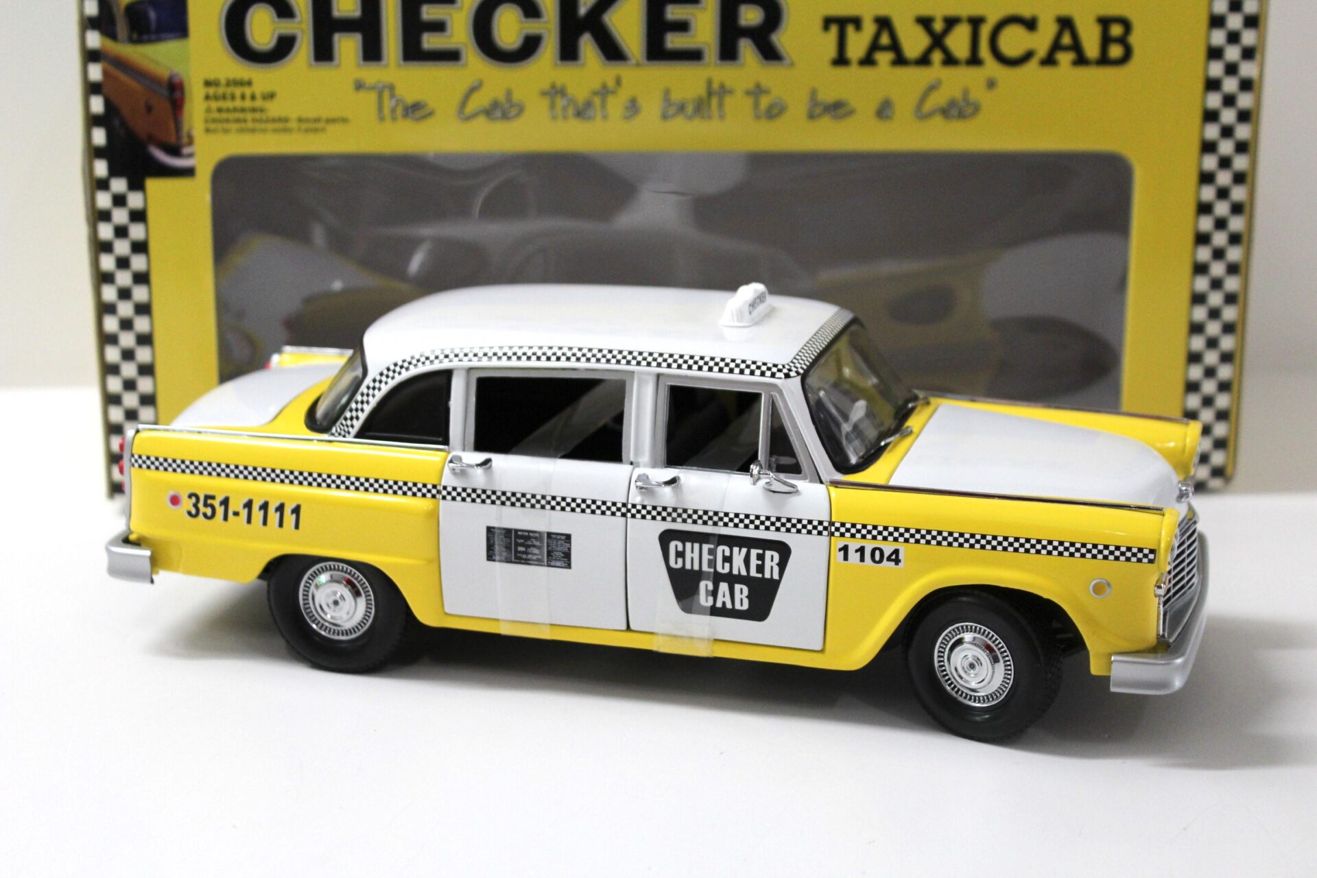 1:18 SunStar 1981 Atlanta Checker Cab TAXI yellow/ white