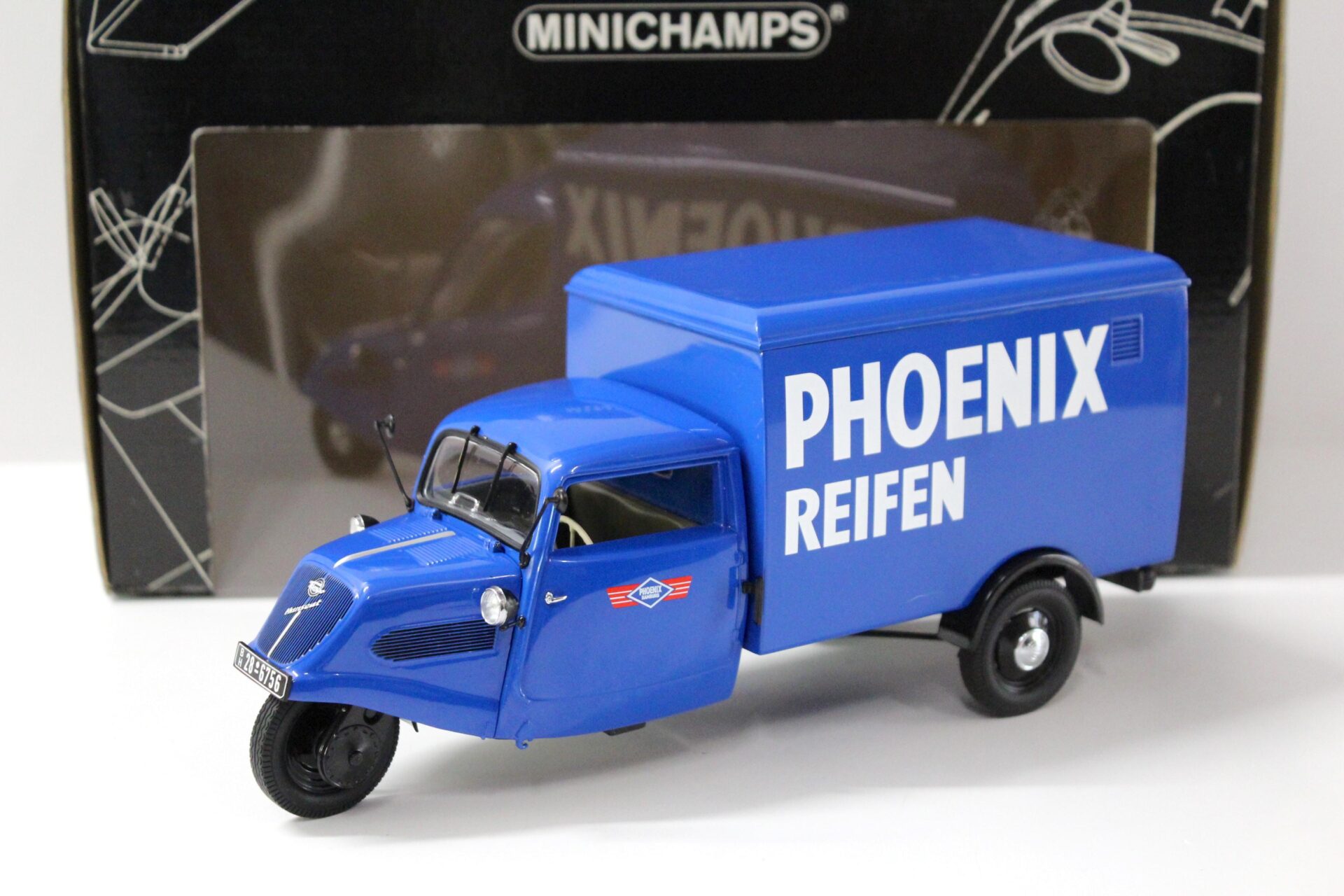 ID 43677 orig.jpg 1:18 Minichamps Tempo Hanseat 3-wheeler "PHOENIX" blue