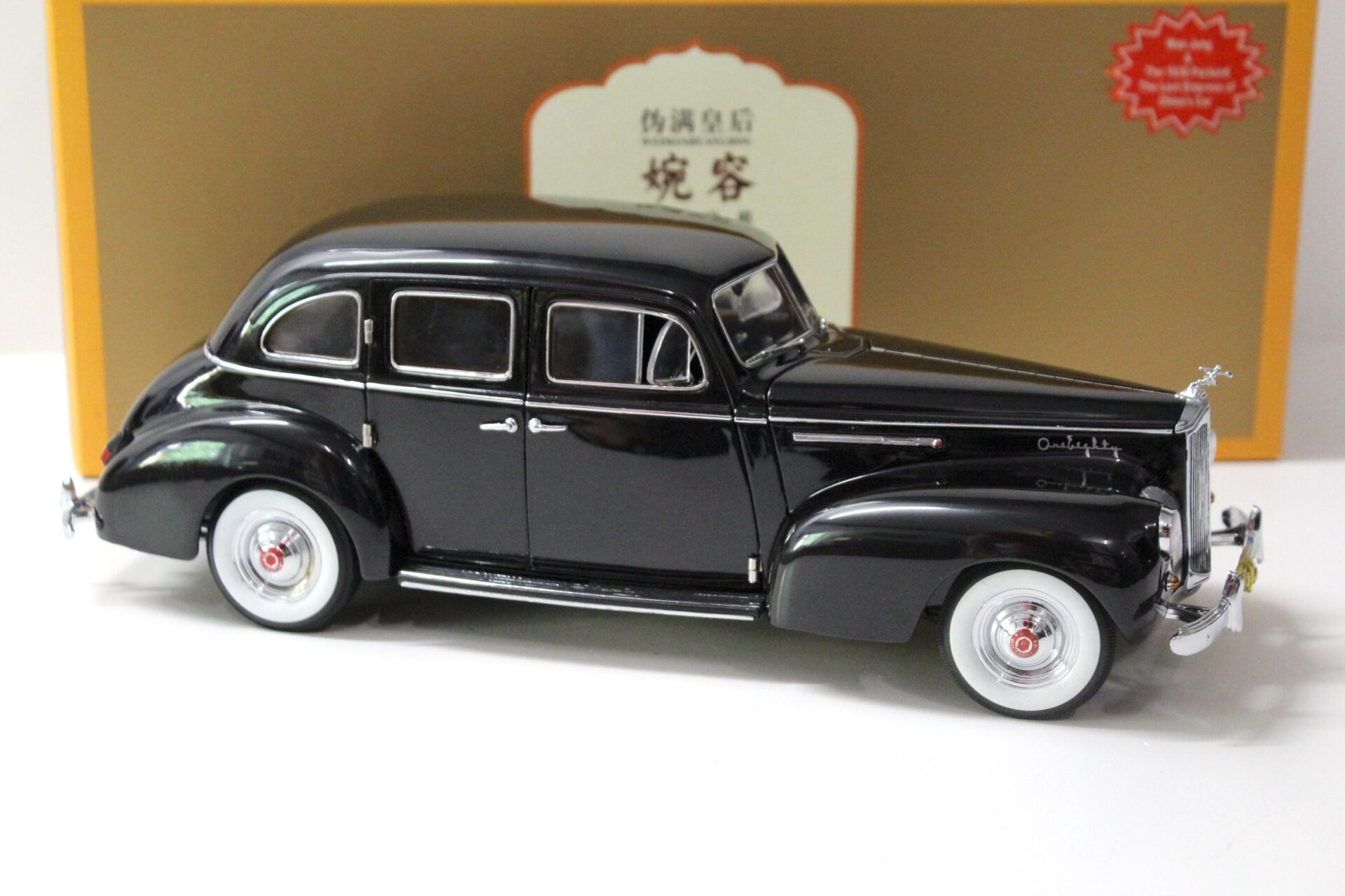 1:18 Signature Models The 1938 Packard Wan Jung black